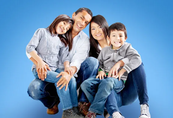 Familia con agua pura